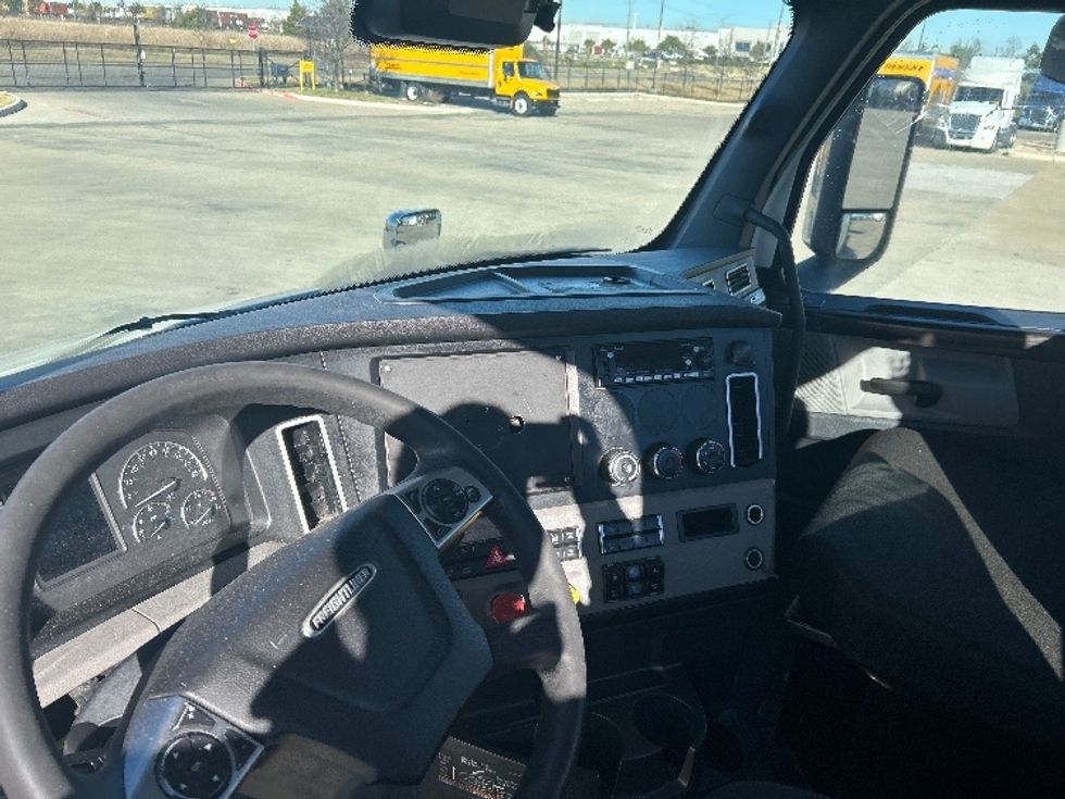 Day Cab Tractor-Heavy Duty Tractors-Freightliner-2022-T11664ST-Dallas-TX-453,256\n\t\tmiles-$ 61,250 - Image 10
