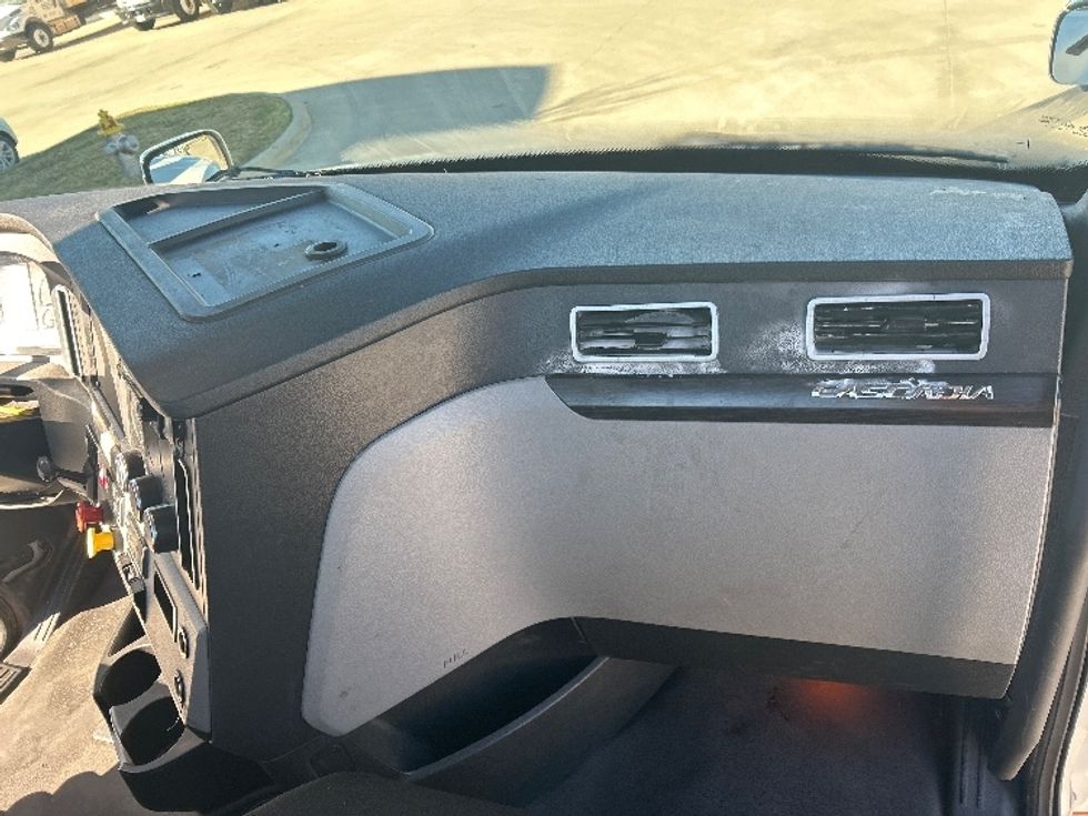 Day Cab Tractor-Heavy Duty Tractors-Freightliner-2022-T11664ST-Dallas-TX-453,256\n\t\tmiles-$ 61,250 - Image 13