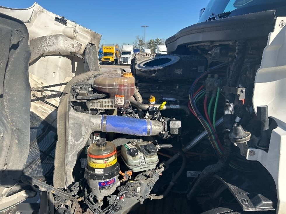 Day Cab Tractor-Heavy Duty Tractors-Freightliner-2022-T11664ST-Dallas-TX-453,256\n\t\tmiles-$ 61,250 - Image 16