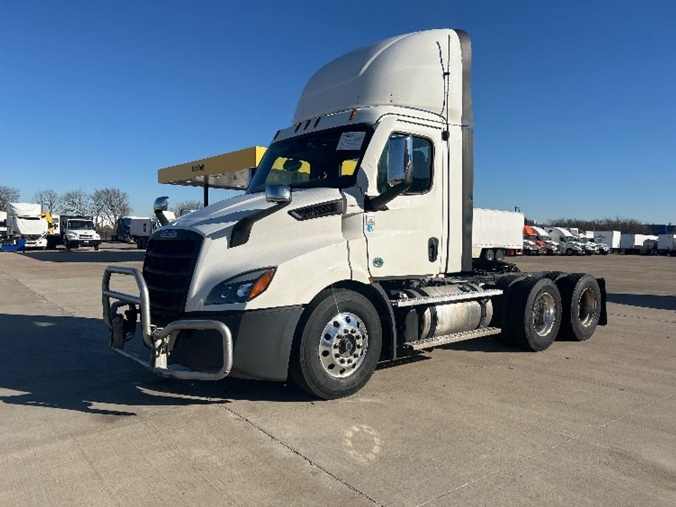 Day Cab Tractor-Heavy Duty Tractors-Freightliner-2022-T11664ST-Dallas-TX-453,256\n\t\tmiles-$ 61,250 - Image 3