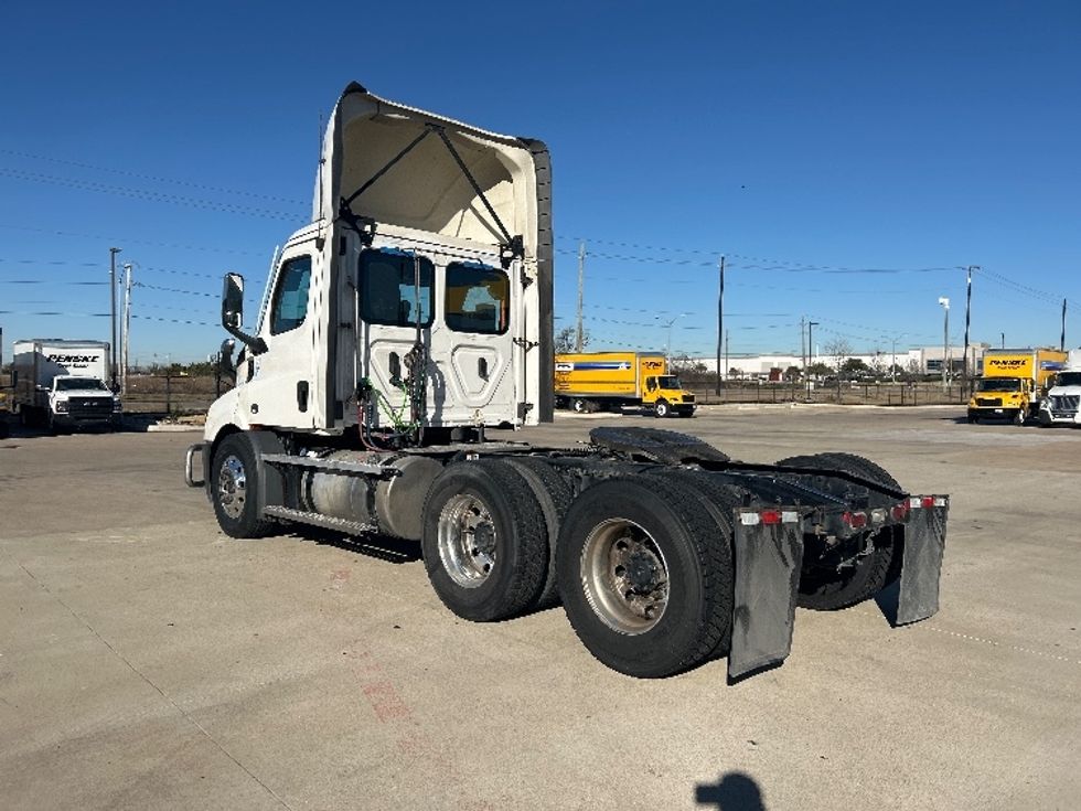 Day Cab Tractor-Heavy Duty Tractors-Freightliner-2022-T11664ST-Dallas-TX-453,256\n\t\tmiles-$ 61,250 - Image 5