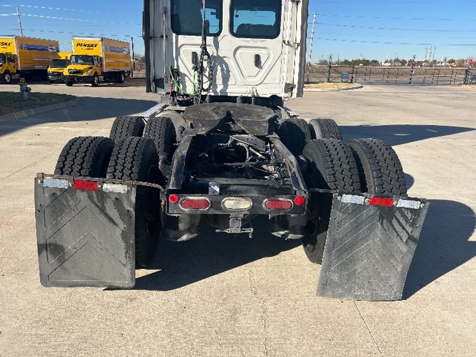 Day Cab Tractor-Heavy Duty Tractors-Freightliner-2022-T11664ST-Dallas-TX-453,256\n\t\tmiles-$ 61,250 - Image 6