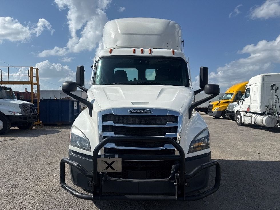 Day Cab Tractor-Heavy Duty Tractors-Freightliner-2022-T11664ST-Dallas-TX-484,599\n\t\tmiles-$ 54,500 - Image 2