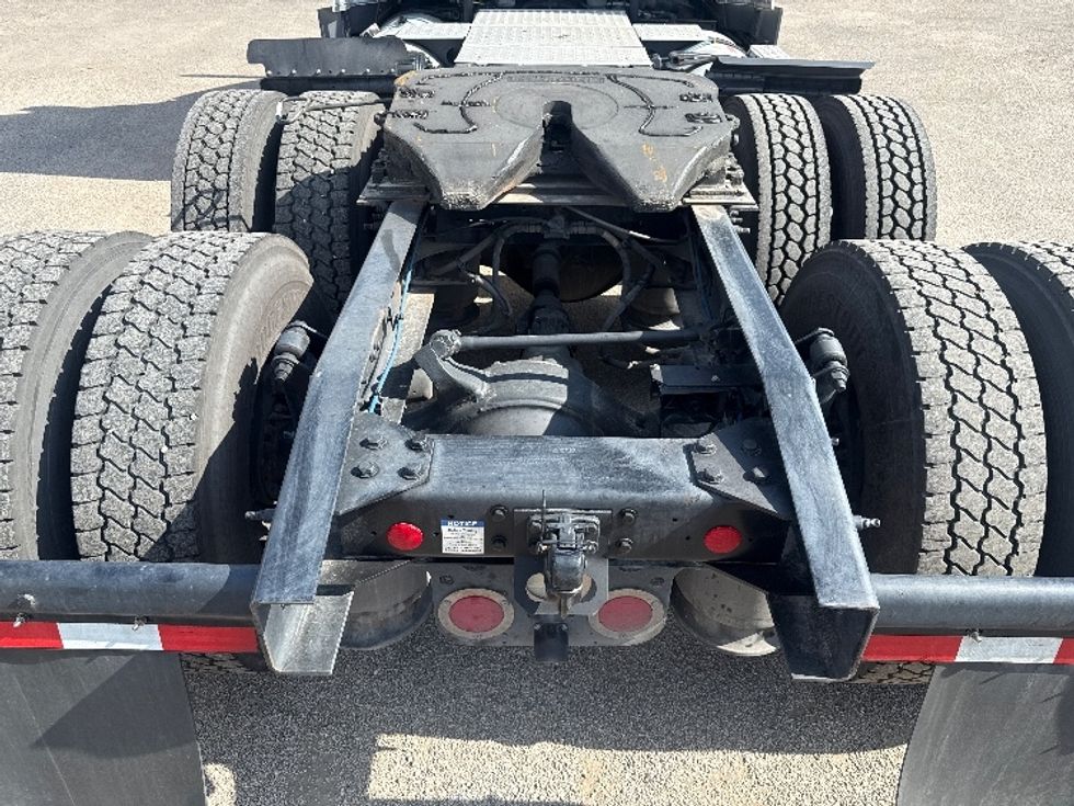 Day Cab Tractor-Heavy Duty Tractors-Freightliner-2022-T11664ST-Dallas-TX-484,599\n\t\tmiles-$ 54,500 - Image 6