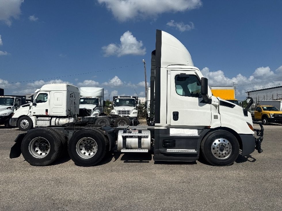 Day Cab Tractor-Heavy Duty Tractors-Freightliner-2022-T11664ST-Dallas-TX-484,599\n\t\tmiles-$ 54,500 - Image 8