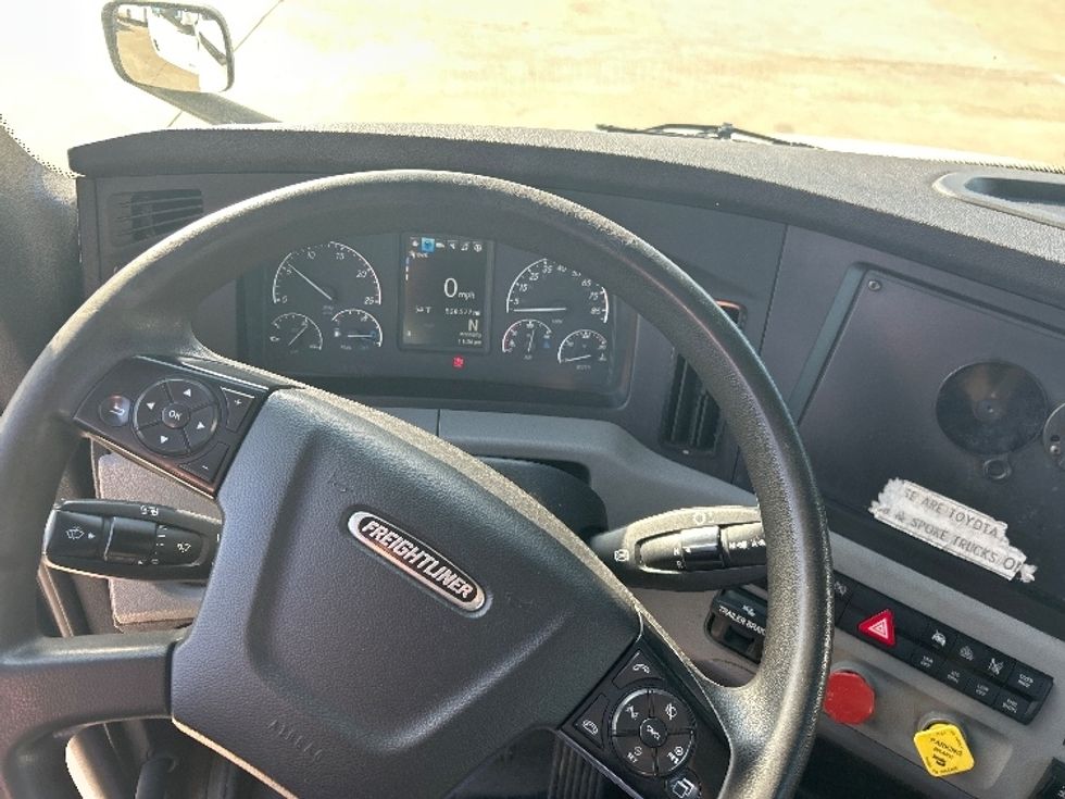 Day Cab Tractor-Heavy Duty Tractors-Freightliner-2022-T11664ST-Dallas-TX-529,625\n\t\tmiles-$ 52,250 - Image 11