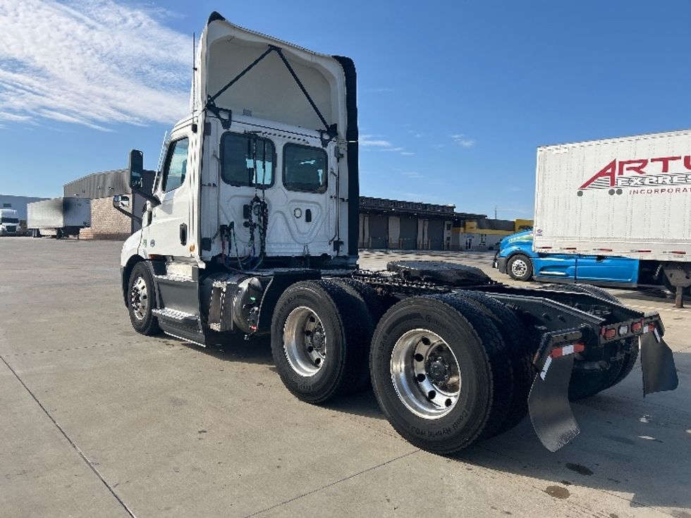 Day Cab Tractor-Heavy Duty Tractors-Freightliner-2022-T11664ST-Dallas-TX-529,625\n\t\tmiles-$ 52,250 - Image 5
