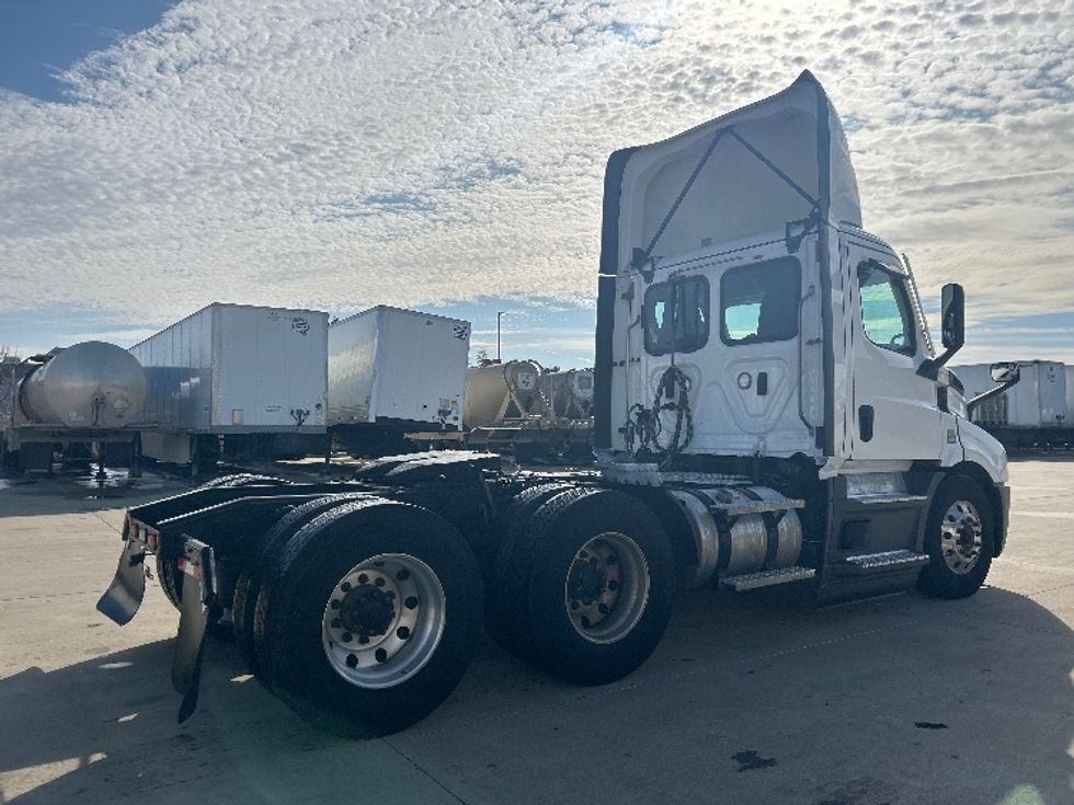 Day Cab Tractor-Heavy Duty Tractors-Freightliner-2022-T11664ST-Dallas-TX-529,625\n\t\tmiles-$ 52,250 - Image 7