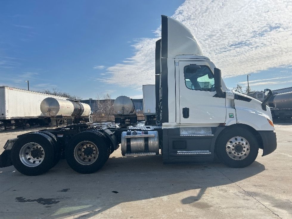 Day Cab Tractor-Heavy Duty Tractors-Freightliner-2022-T11664ST-Dallas-TX-529,625\n\t\tmiles-$ 52,250 - Image 8