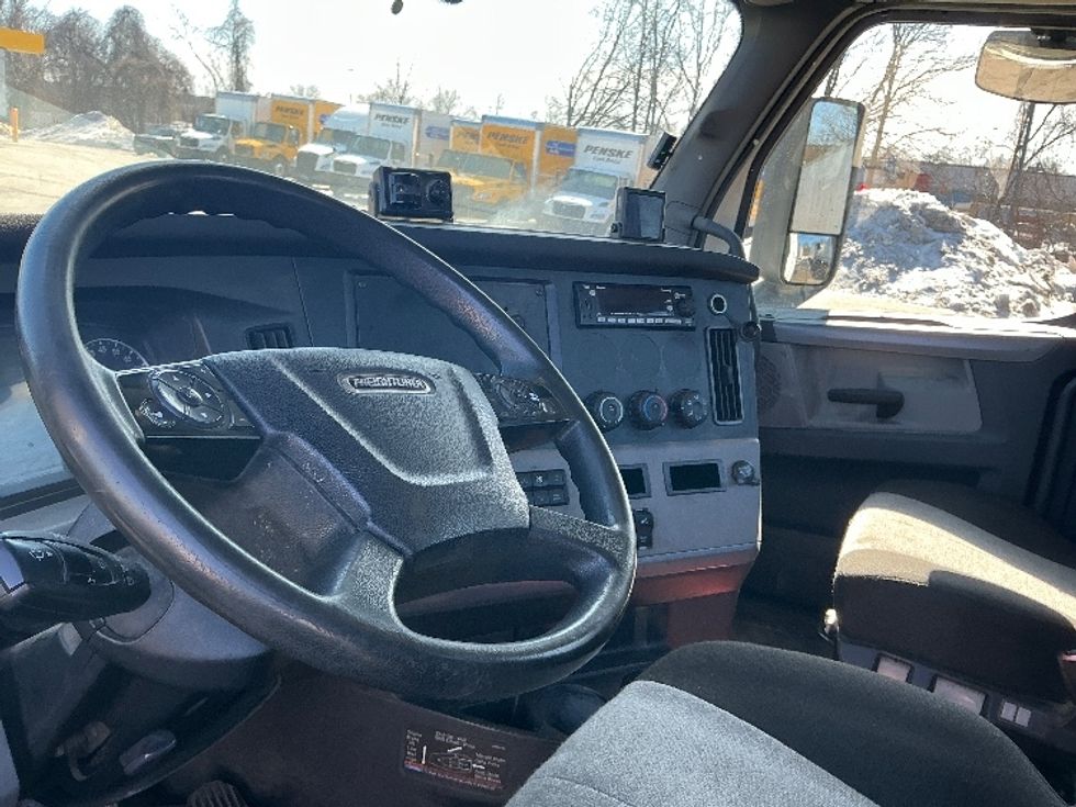 Day Cab Tractor-Heavy Duty Tractors-Freightliner-2022-T11664ST-Dixon-CA-638,819\n\t\tmiles-$ 31,250 - Image 10
