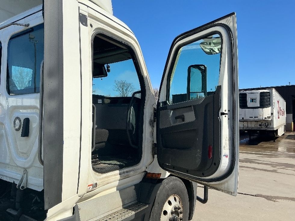 Day Cab Tractor-Heavy Duty Tractors-Freightliner-2022-T11664ST-Dixon-CA-638,819\n\t\tmiles-$ 31,250 - Image 12