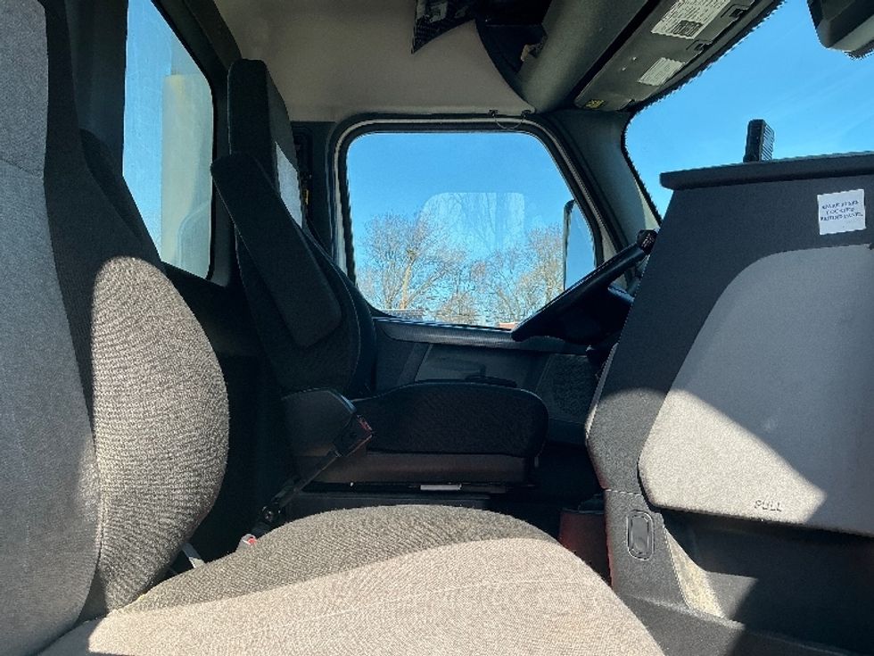 Day Cab Tractor-Heavy Duty Tractors-Freightliner-2022-T11664ST-Dixon-CA-638,819\n\t\tmiles-$ 31,250 - Image 14