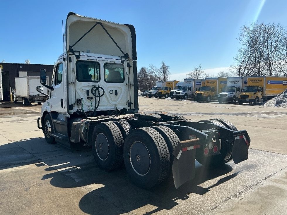 Day Cab Tractor-Heavy Duty Tractors-Freightliner-2022-T11664ST-Dixon-CA-638,819\n\t\tmiles-$ 31,250 - Image 17