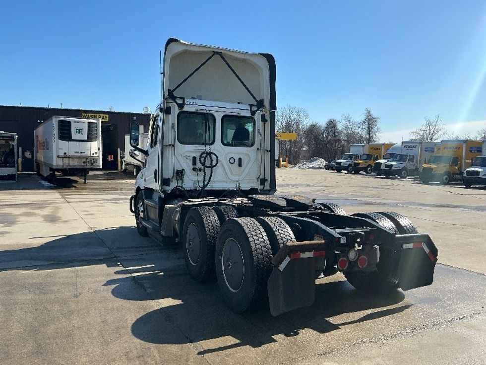 Day Cab Tractor-Heavy Duty Tractors-Freightliner-2022-T11664ST-Dixon-CA-638,819\n\t\tmiles-$ 31,250 - Image 5