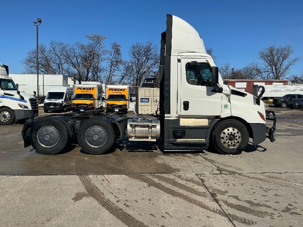 Day Cab Tractor-Heavy Duty Tractors-Freightliner-2022-T11664ST-Dixon-CA-638,819\n\t\tmiles-$ 31,250 - Image 8