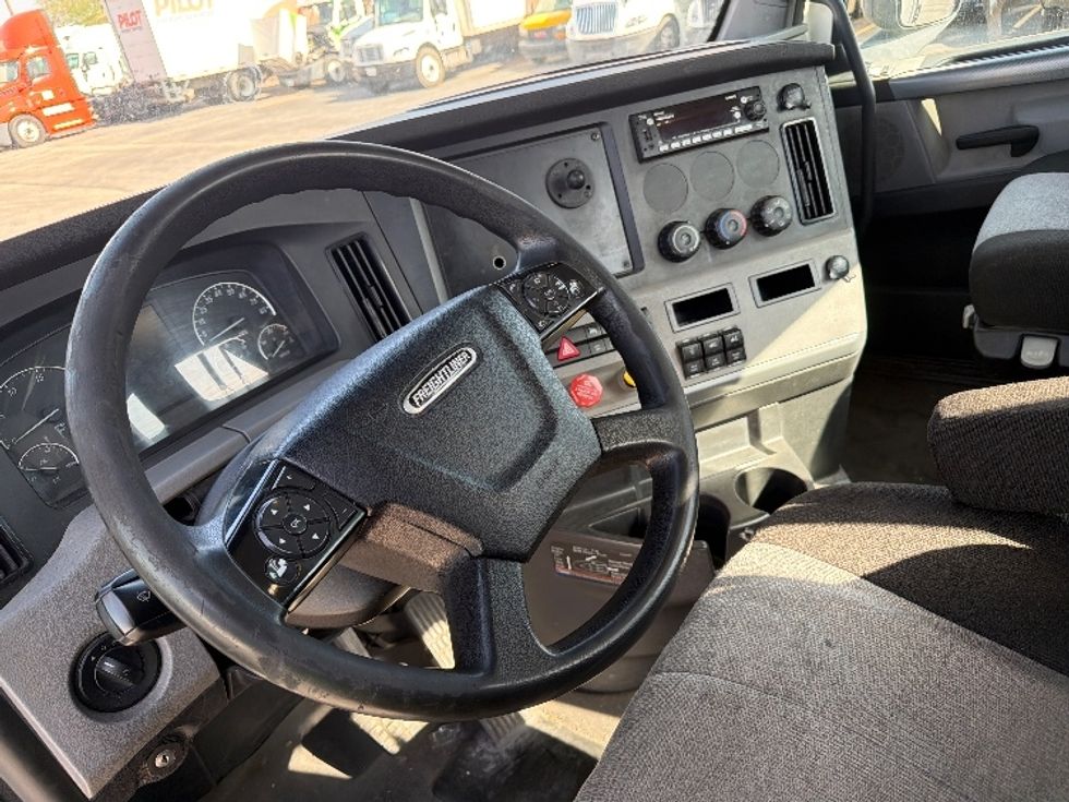 Day Cab Tractor-Heavy Duty Tractors-Freightliner-2022-T11664ST-El Paso-TX-460,369\n\t\tmiles-$ 55,250 - Image 10