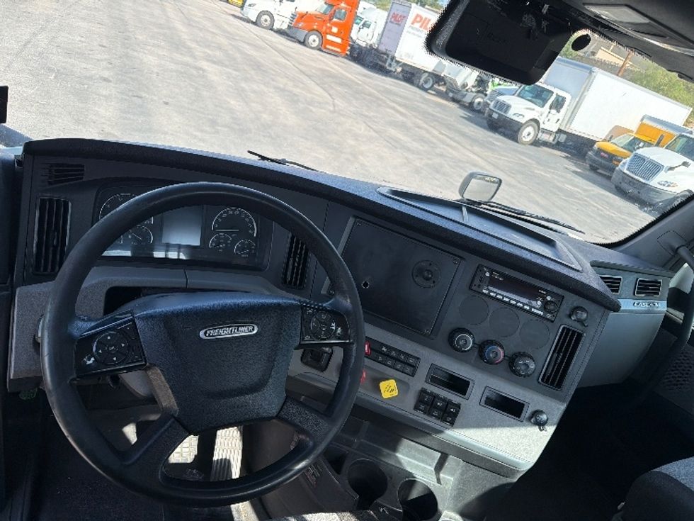 Day Cab Tractor-Heavy Duty Tractors-Freightliner-2022-T11664ST-El Paso-TX-460,369\n\t\tmiles-$ 55,250 - Image 11