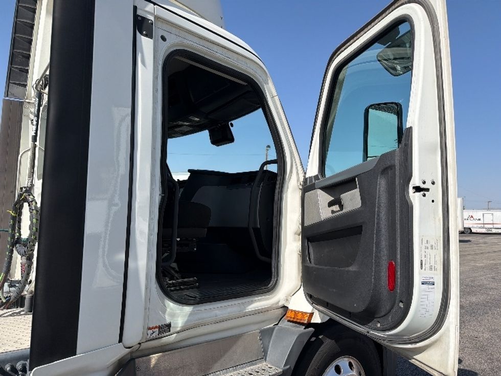Day Cab Tractor-Heavy Duty Tractors-Freightliner-2022-T11664ST-El Paso-TX-460,369\n\t\tmiles-$ 55,250 - Image 12