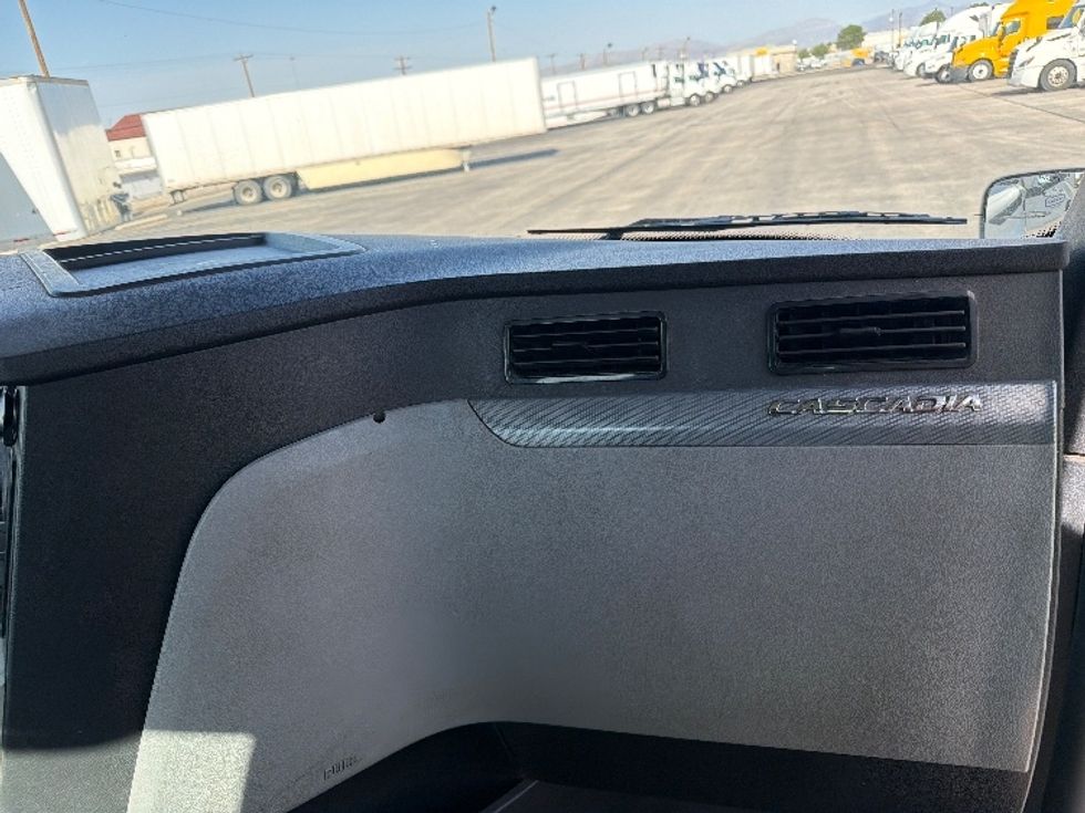 Day Cab Tractor-Heavy Duty Tractors-Freightliner-2022-T11664ST-El Paso-TX-460,369\n\t\tmiles-$ 55,250 - Image 13