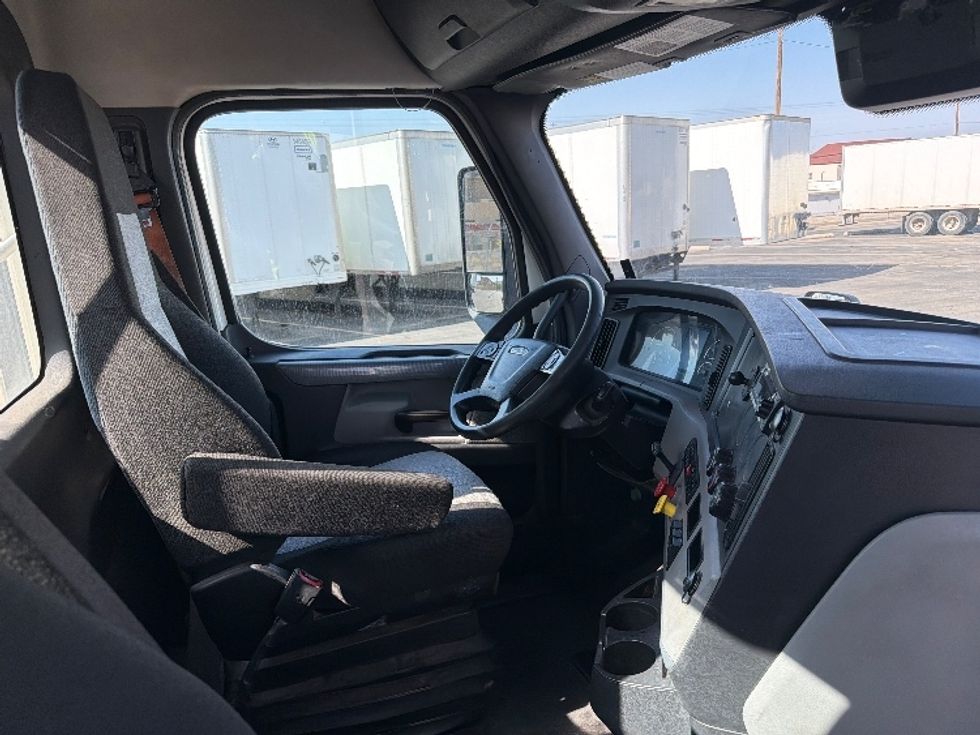 Day Cab Tractor-Heavy Duty Tractors-Freightliner-2022-T11664ST-El Paso-TX-460,369\n\t\tmiles-$ 55,250 - Image 14
