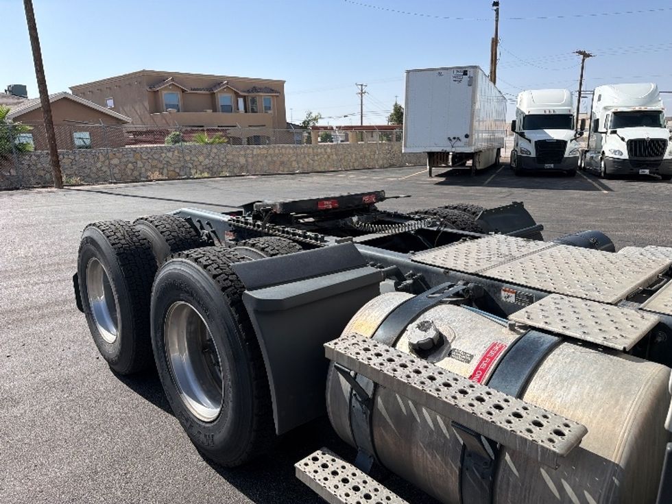 Day Cab Tractor-Heavy Duty Tractors-Freightliner-2022-T11664ST-El Paso-TX-460,369\n\t\tmiles-$ 55,250 - Image 18