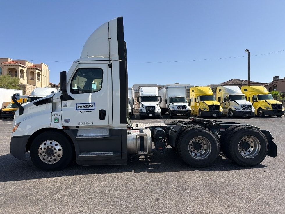 Day Cab Tractor-Heavy Duty Tractors-Freightliner-2022-T11664ST-El Paso-TX-460,369\n\t\tmiles-$ 55,250 - Image 4