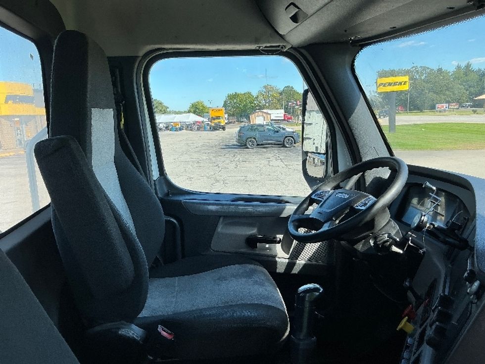 Day Cab Tractor-Heavy Duty Tractors-Freightliner-2022-T11664ST-Elkhart-IN-582,378\n\t\tmiles-$ 36,000 - Image 14