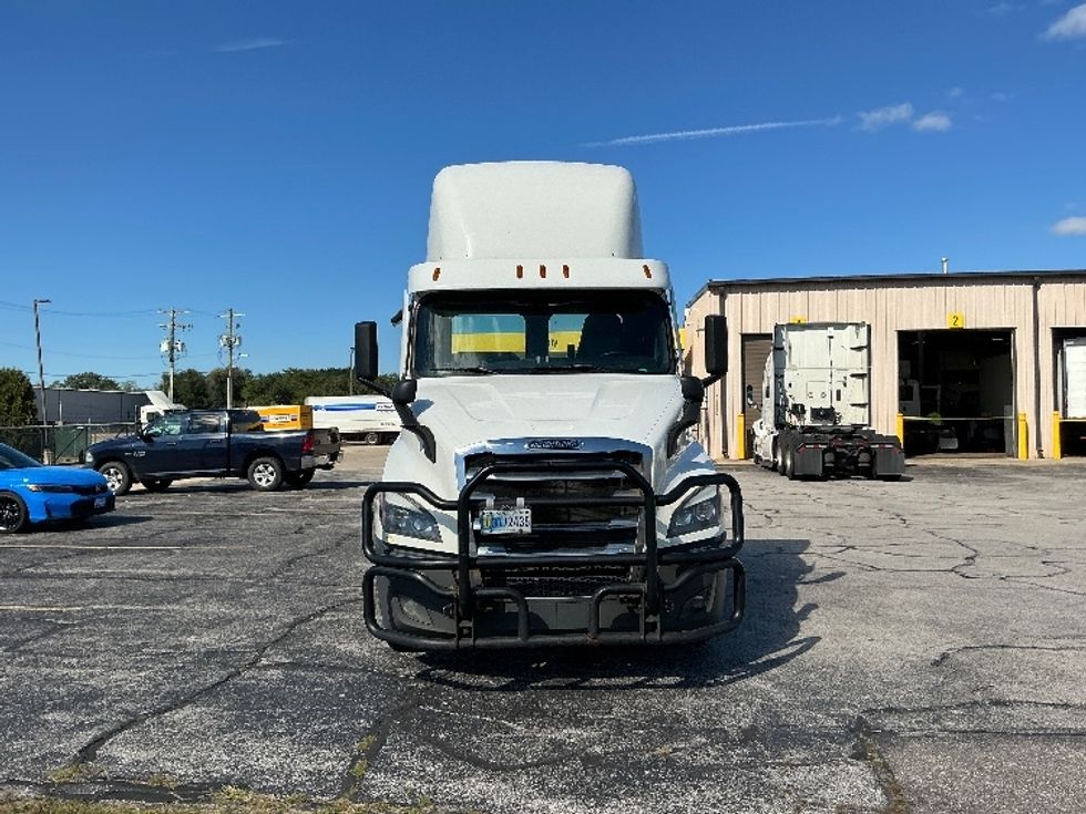 Day Cab Tractor-Heavy Duty Tractors-Freightliner-2022-T11664ST-Elkhart-IN-582,378\n\t\tmiles-$ 36,000 - Image 2