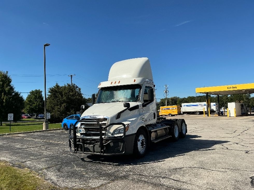 Day Cab Tractor-Heavy Duty Tractors-Freightliner-2022-T11664ST-Elkhart-IN-582,378\n\t\tmiles-$ 36,000 - Image 3