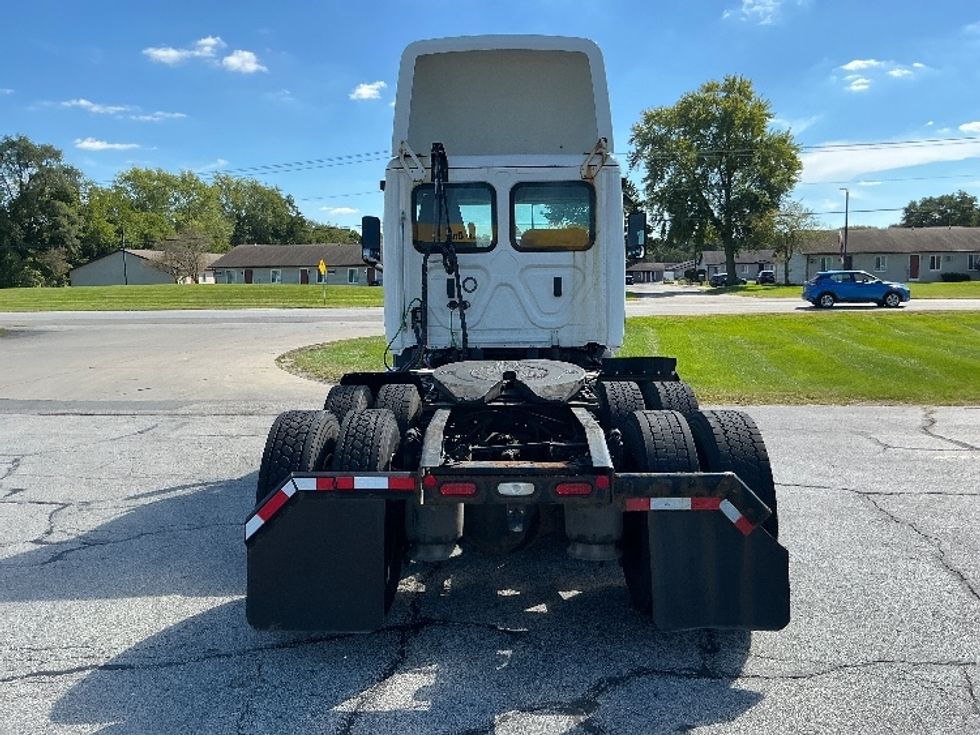 Day Cab Tractor-Heavy Duty Tractors-Freightliner-2022-T11664ST-Elkhart-IN-582,378\n\t\tmiles-$ 36,000 - Image 6