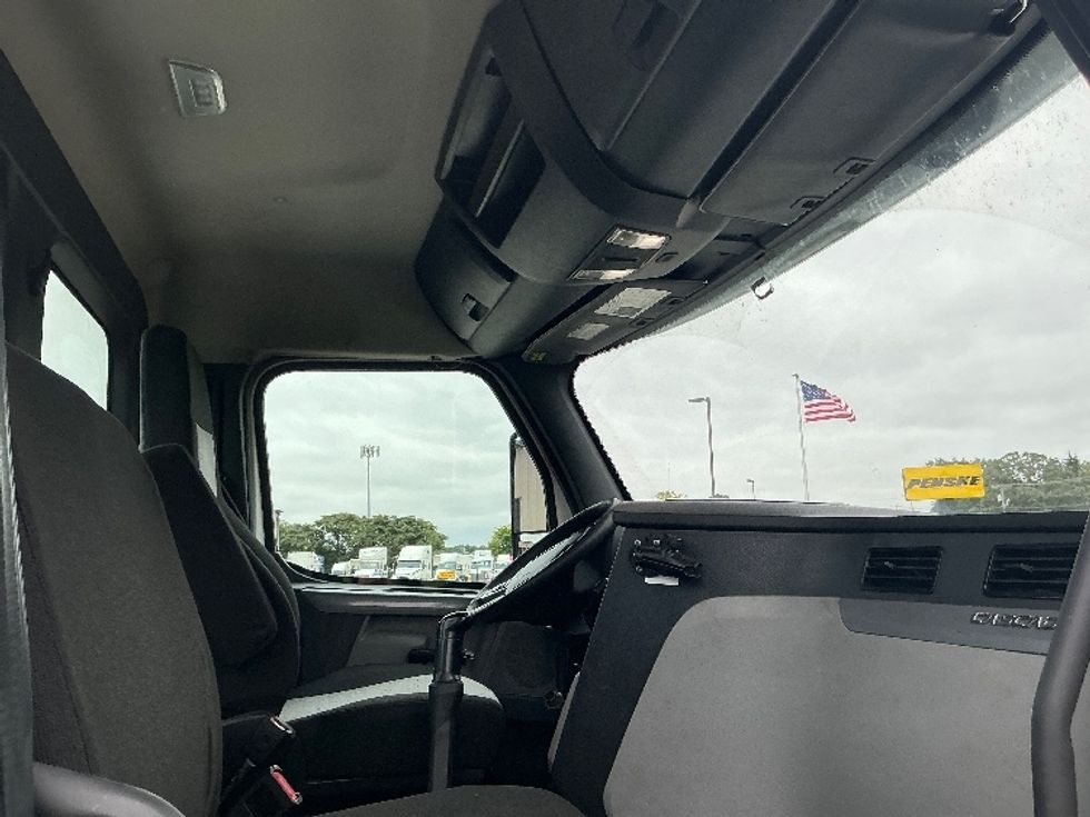 Day Cab Tractor-Heavy Duty Tractors-Freightliner-2022-T11664ST-Elkhart-IN-585,486\n\t\tmiles-$ 35,750 - Image 14