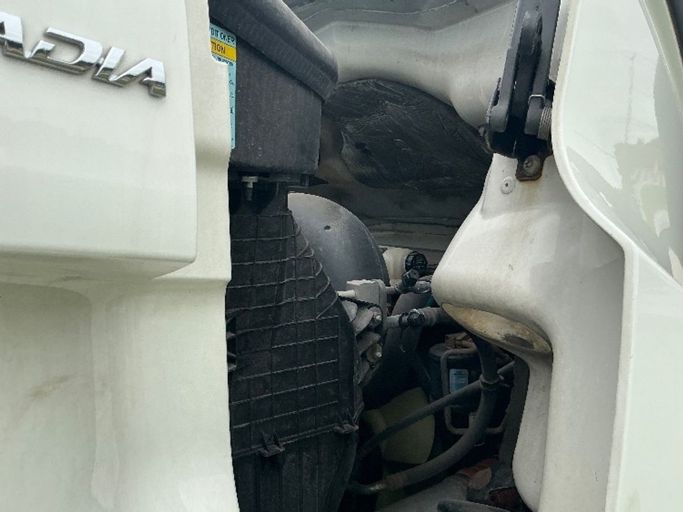 Day Cab Tractor-Heavy Duty Tractors-Freightliner-2022-T11664ST-Elkhart-IN-585,486\n\t\tmiles-$ 35,750 - Image 15