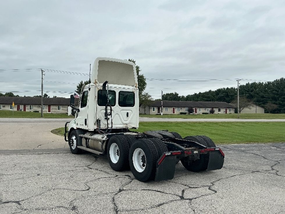 Day Cab Tractor-Heavy Duty Tractors-Freightliner-2022-T11664ST-Elkhart-IN-585,486\n\t\tmiles-$ 35,750 - Image 5