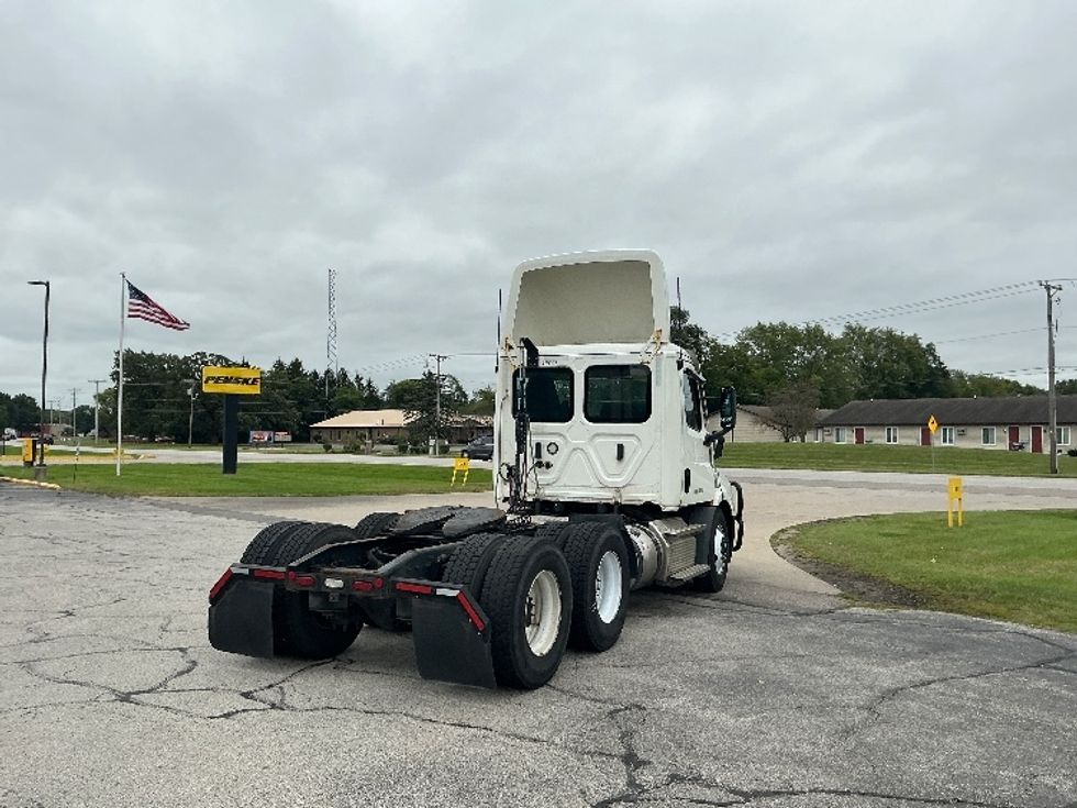 Day Cab Tractor-Heavy Duty Tractors-Freightliner-2022-T11664ST-Elkhart-IN-585,486\n\t\tmiles-$ 35,750 - Image 7