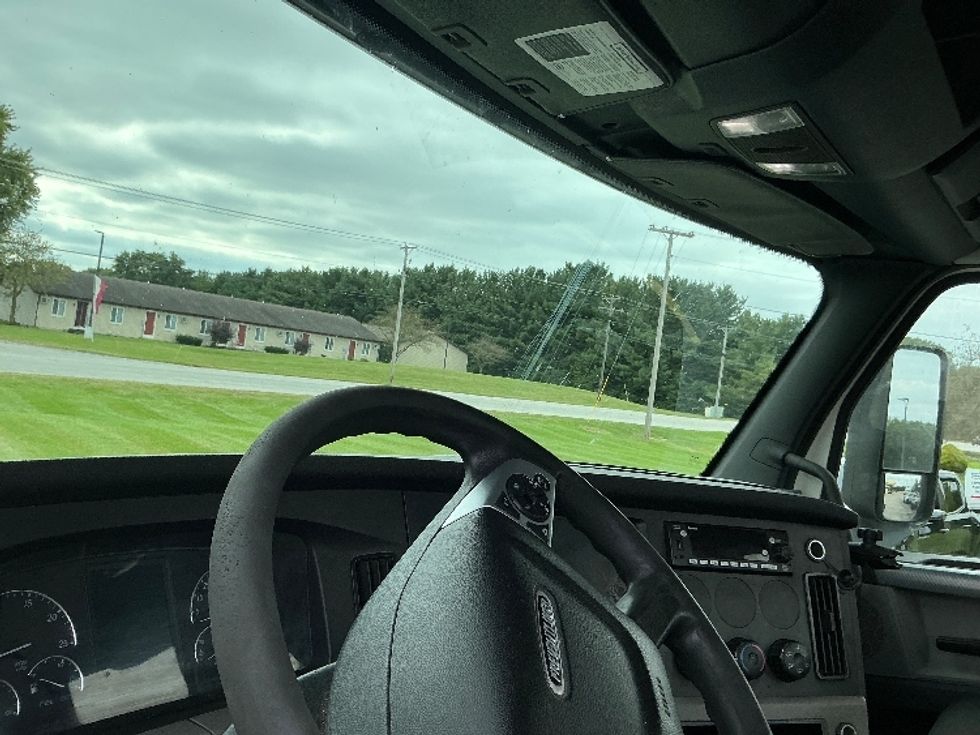 Day Cab Tractor-Heavy Duty Tractors-Freightliner-2022-T11664ST-Elkhart-IN-655,955\n\t\tmiles-$ 28,750 - Image 11