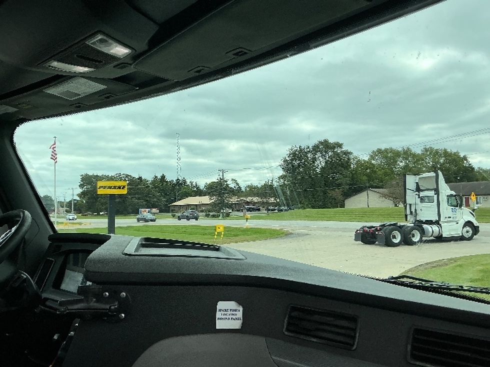 Day Cab Tractor-Heavy Duty Tractors-Freightliner-2022-T11664ST-Elkhart-IN-655,955\n\t\tmiles-$ 28,750 - Image 13