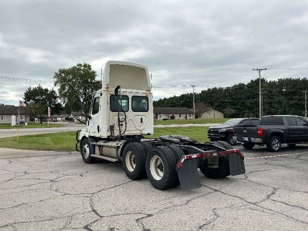 Day Cab Tractor-Heavy Duty Tractors-Freightliner-2022-T11664ST-Elkhart-IN-655,955\n\t\tmiles-$ 28,750 - Image 5
