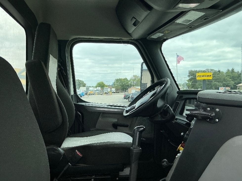 Day Cab Tractor-Heavy Duty Tractors-Freightliner-2022-T11664ST-Elkhart-IN-658,880\n\t\tmiles-$ 28,750 - Image 14