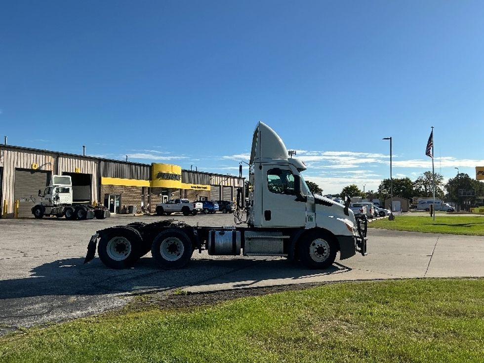 Day Cab Tractor-Heavy Duty Tractors-Freightliner-2022-T11664ST-Elkhart-IN-658,880\n\t\tmiles-$ 28,750 - Image 8