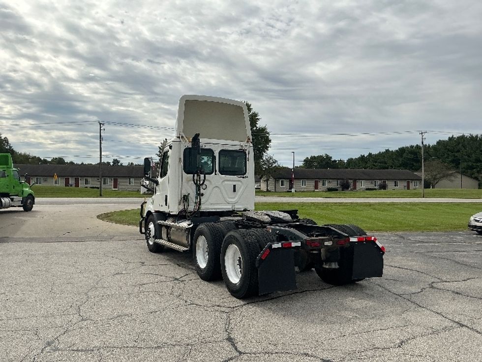Day Cab Tractor-Heavy Duty Tractors-Freightliner-2022-T11664ST-Elkhart-IN-661,370\n\t\tmiles-$ 28,750 - Image 5