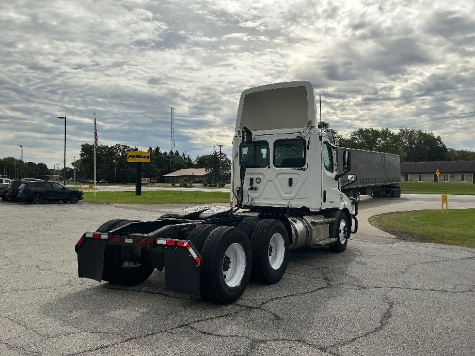 Day Cab Tractor-Heavy Duty Tractors-Freightliner-2022-T11664ST-Elkhart-IN-661,370\n\t\tmiles-$ 28,750 - Image 7
