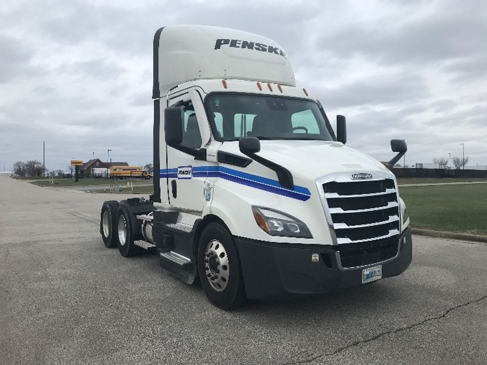 Day Cab Tractor-Heavy Duty Tractors-Freightliner-2022-T11664ST-Evansville-IN-556,283\n\t\tmiles-$ 40,500 - Image 1