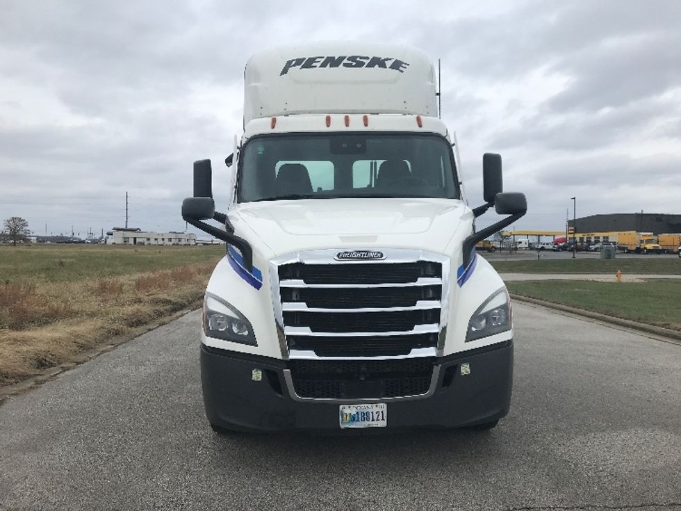 Day Cab Tractor-Heavy Duty Tractors-Freightliner-2022-T11664ST-Evansville-IN-556,283\n\t\tmiles-$ 40,500 - Image 2