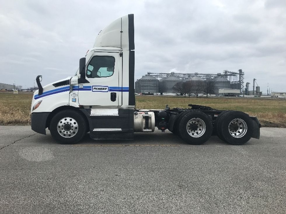 Day Cab Tractor-Heavy Duty Tractors-Freightliner-2022-T11664ST-Evansville-IN-556,283\n\t\tmiles-$ 40,500 - Image 4