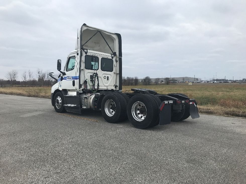 Day Cab Tractor-Heavy Duty Tractors-Freightliner-2022-T11664ST-Evansville-IN-556,283\n\t\tmiles-$ 40,500 - Image 5