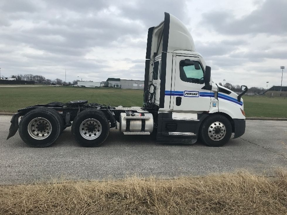 Day Cab Tractor-Heavy Duty Tractors-Freightliner-2022-T11664ST-Evansville-IN-556,283\n\t\tmiles-$ 40,500 - Image 8
