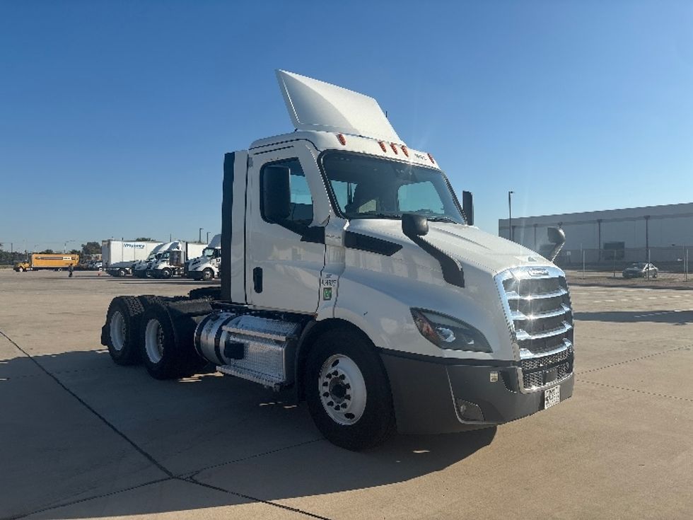 Day Cab Tractor-Heavy Duty Tractors-Freightliner-2022-T11664ST-Fort Worth-TX-332,623\n\t\tmiles-$ 69,500 - Image 1