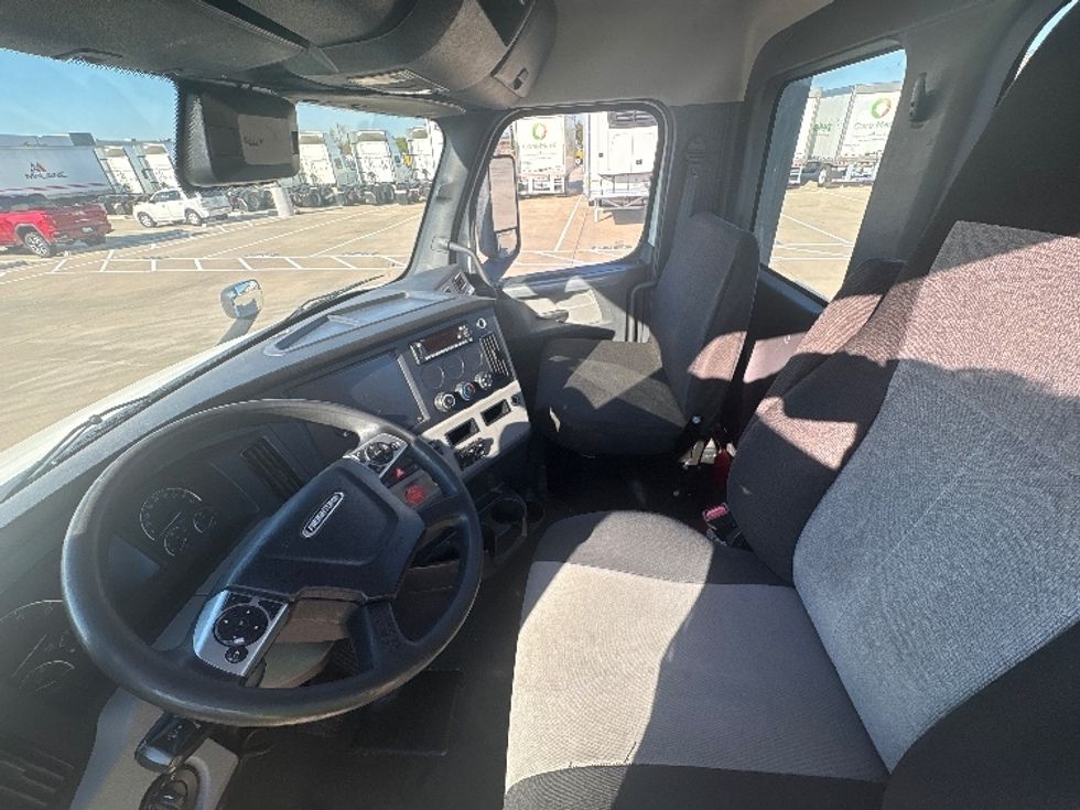 Day Cab Tractor-Heavy Duty Tractors-Freightliner-2022-T11664ST-Fort Worth-TX-332,623\n\t\tmiles-$ 69,500 - Image 10