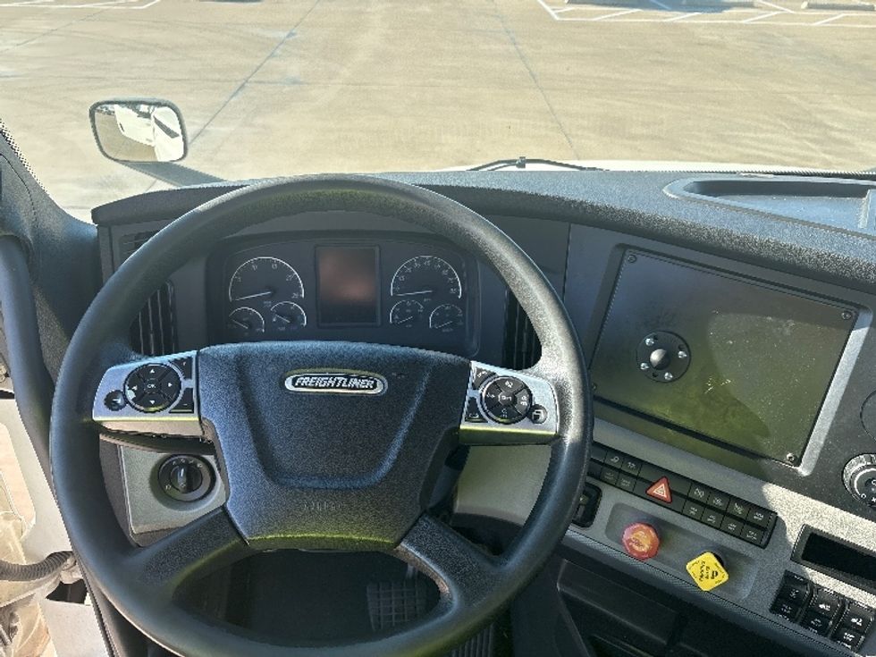 Day Cab Tractor-Heavy Duty Tractors-Freightliner-2022-T11664ST-Fort Worth-TX-332,623\n\t\tmiles-$ 69,500 - Image 11