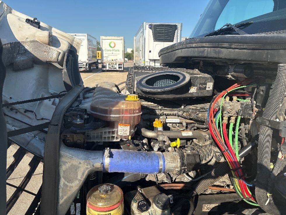 Day Cab Tractor-Heavy Duty Tractors-Freightliner-2022-T11664ST-Fort Worth-TX-332,623\n\t\tmiles-$ 69,500 - Image 16